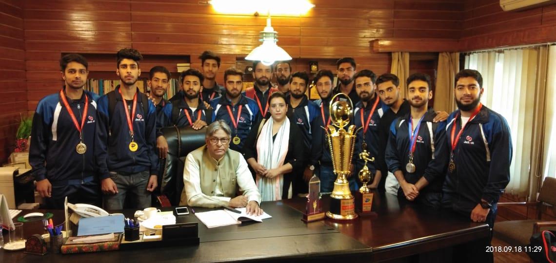 KU VC felicitates IOT Zakura campus contingent for brilliant performance at National Level Inter-Engineering Sports meet