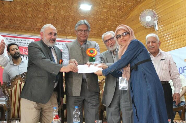 Amar Singh College wins Annual IIPA-DSW 2018 debate held at KU