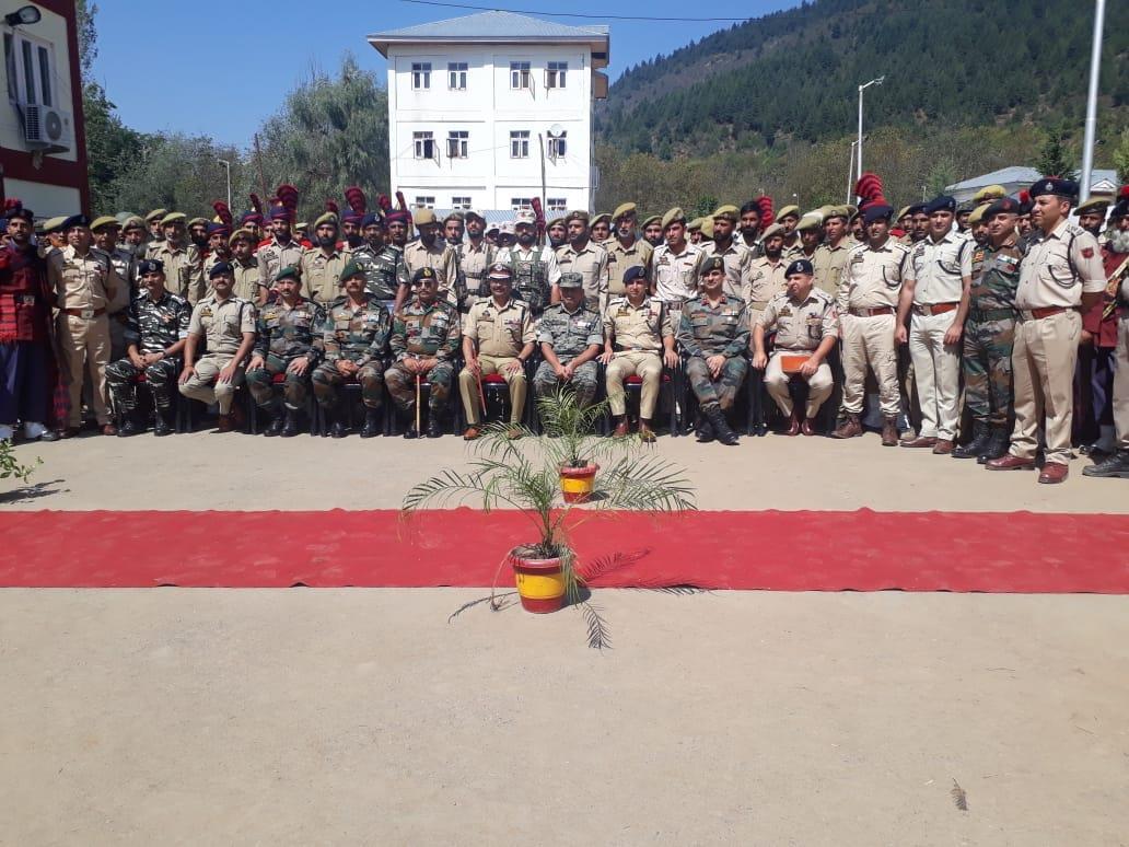 DGP, GOC 15 Corps visit Handwara, hold joint security review