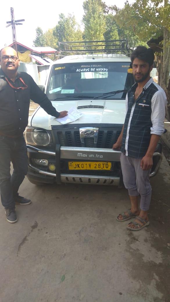 ARTO Kupwara siezes two vehicles for violating traffic norms