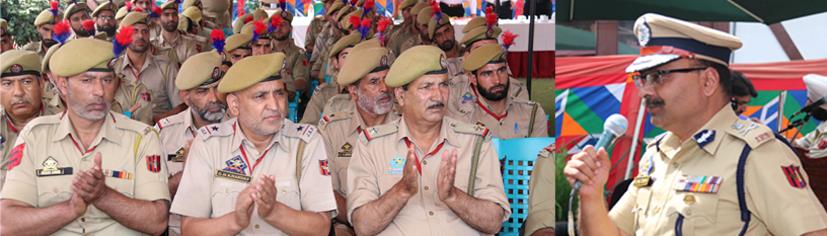 DGP interacts with officers, Jawans at DPL Srinagar