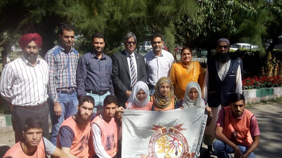 Prof Talat flags off KU contingent of cross country run to participate in All India Championship