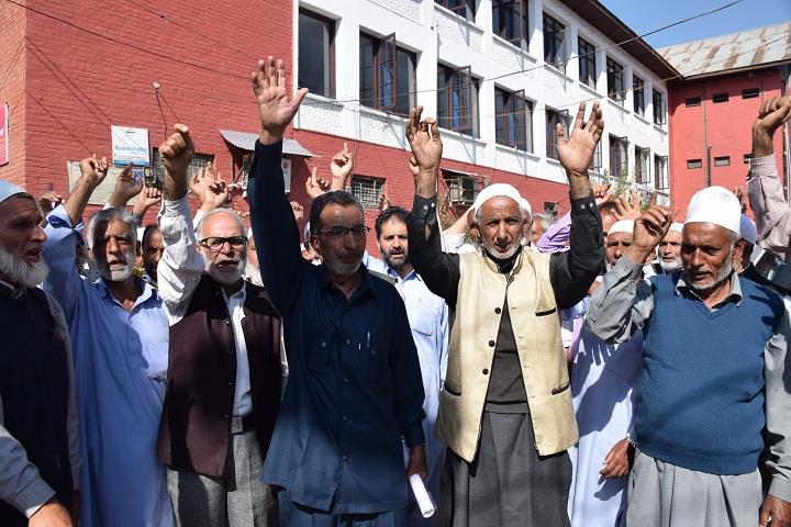 Redwani, Khudwani residents protest against establishing of Army camp