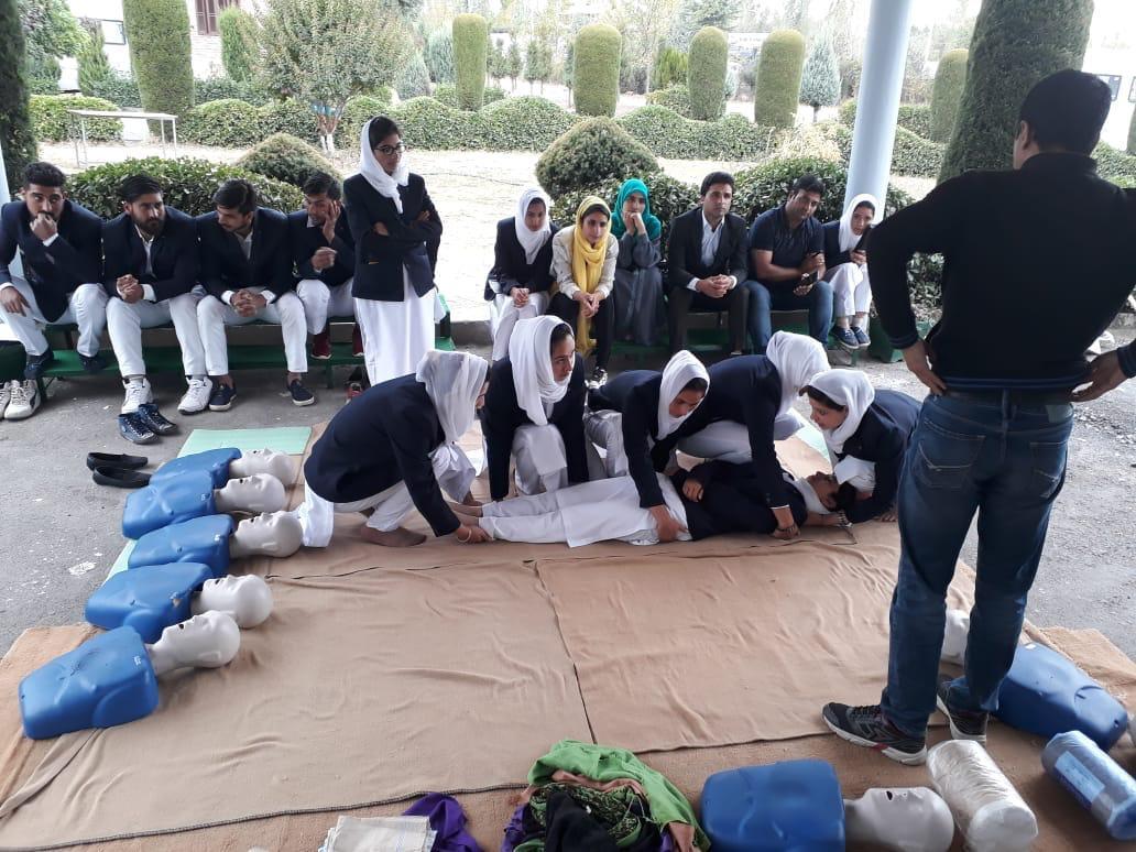 Physical teachers, students receive training in basic life support