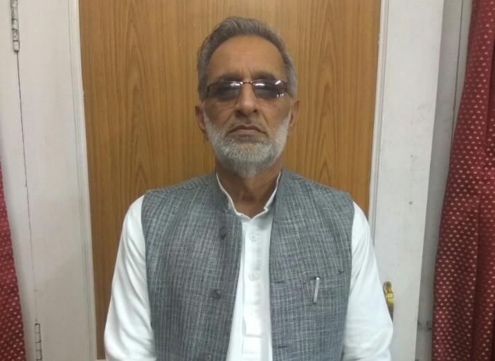 Mehbooba welcomes Congress leader Master Tasaduq into party fold