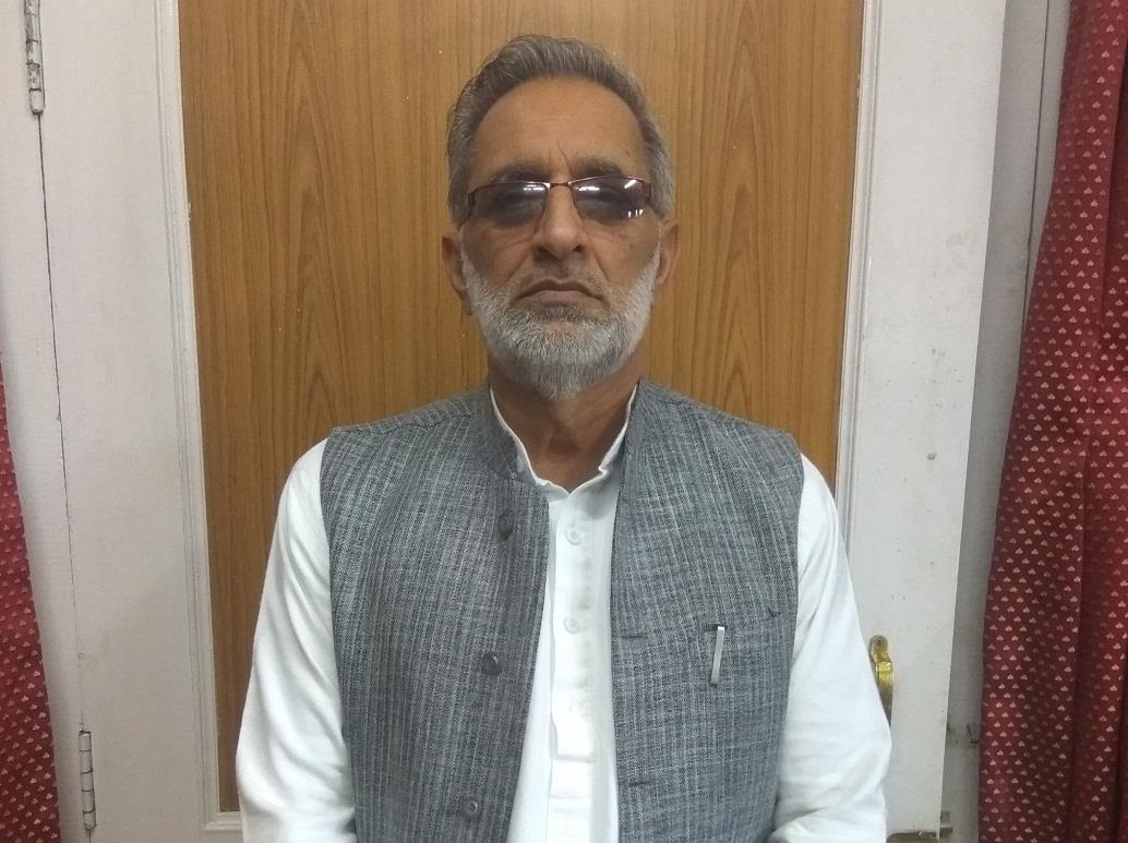 Mehbooba Mufti welcomes Congress leader Master Tasaduq into party fold