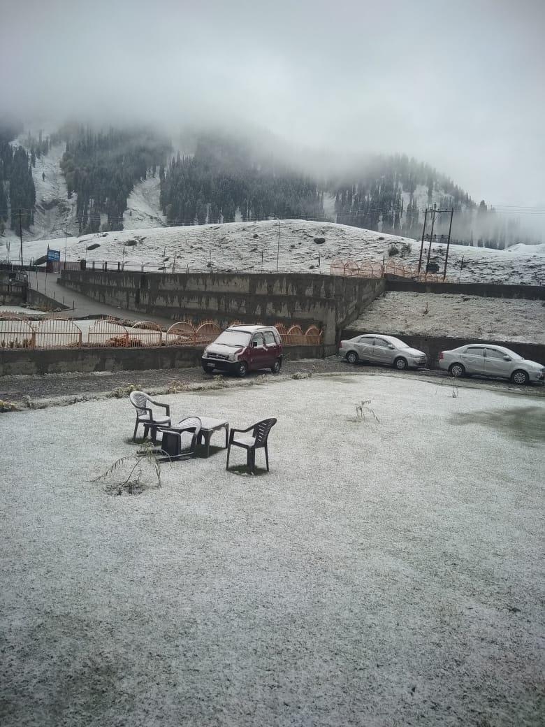 Sonamarg, other higher reaches receive season's first snowfall