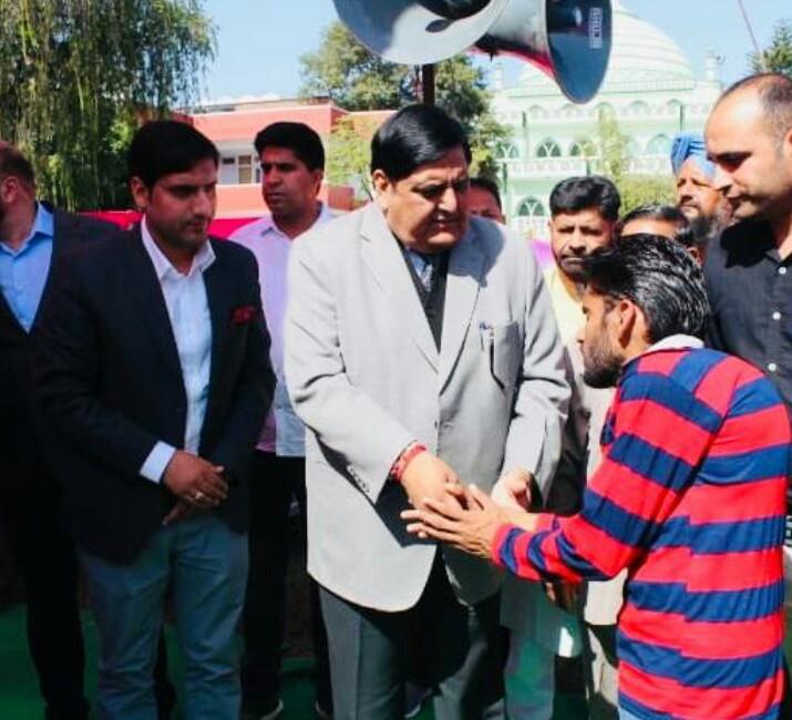 Vyas meets various public delegations in Rajouri; Takes stock of developmental scenario