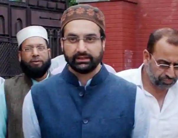 Mirwaiz pays tributes to Bijbehara martyrs on their 25th anniversary