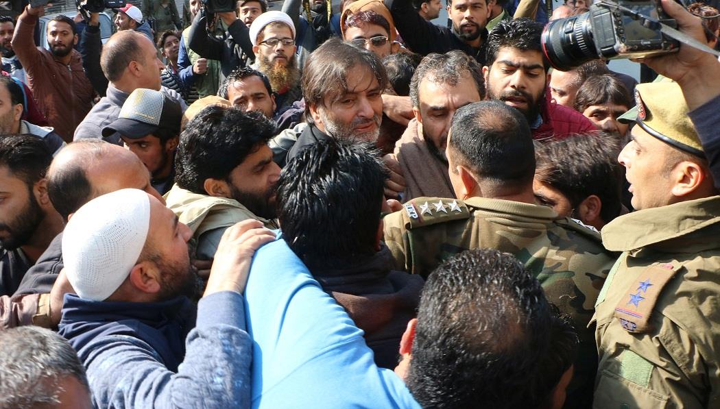 Yasin Malik leads protest rally, detained along with others
