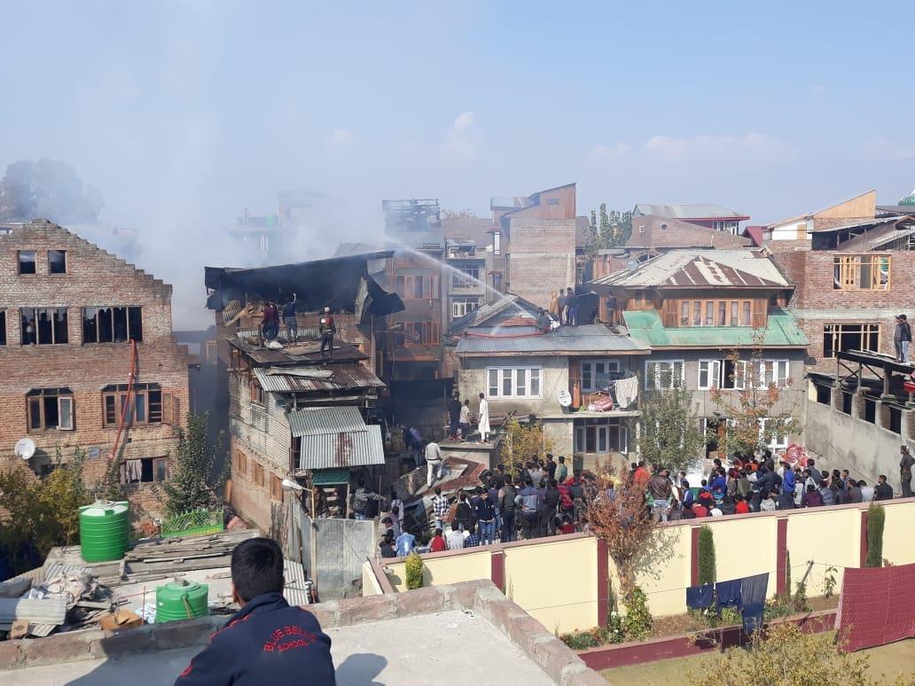 Fire engulfs half a dozen residential houses at Chattabal