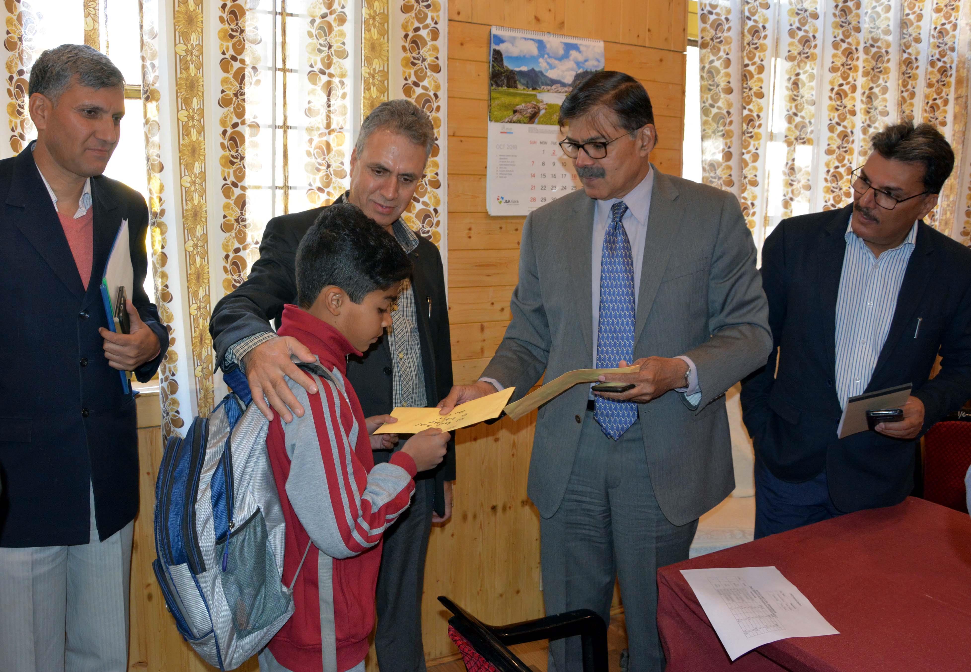 Advisor Kumar visits Police Public School Bemina