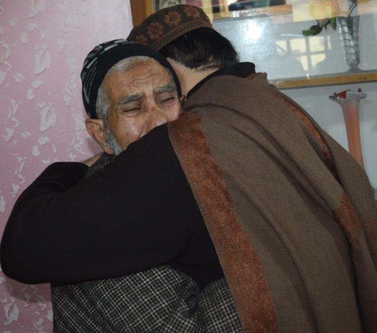 Mirwaiz released from house detention after three weeks