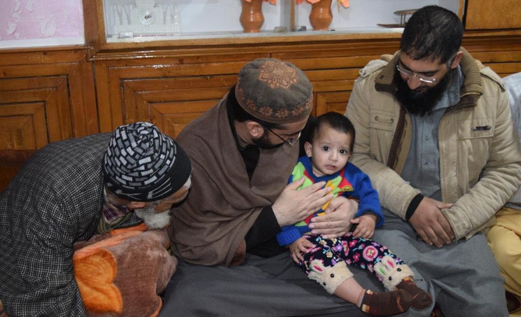 Mirwaiz released from house detention after three weeks