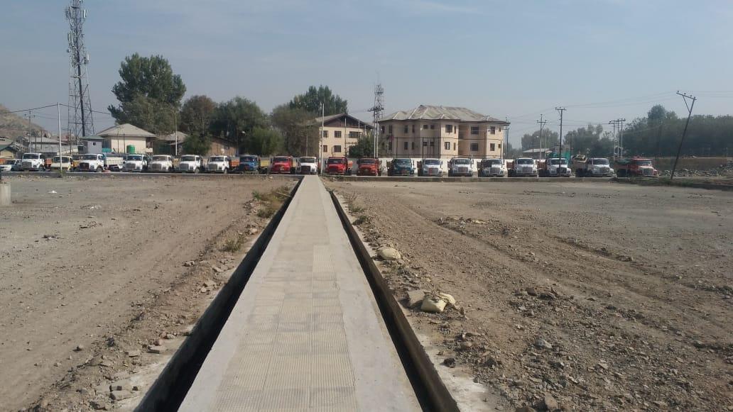 Tippers, trucks seized for illegal mining on Jhelum bund in Srinagar, Budgam