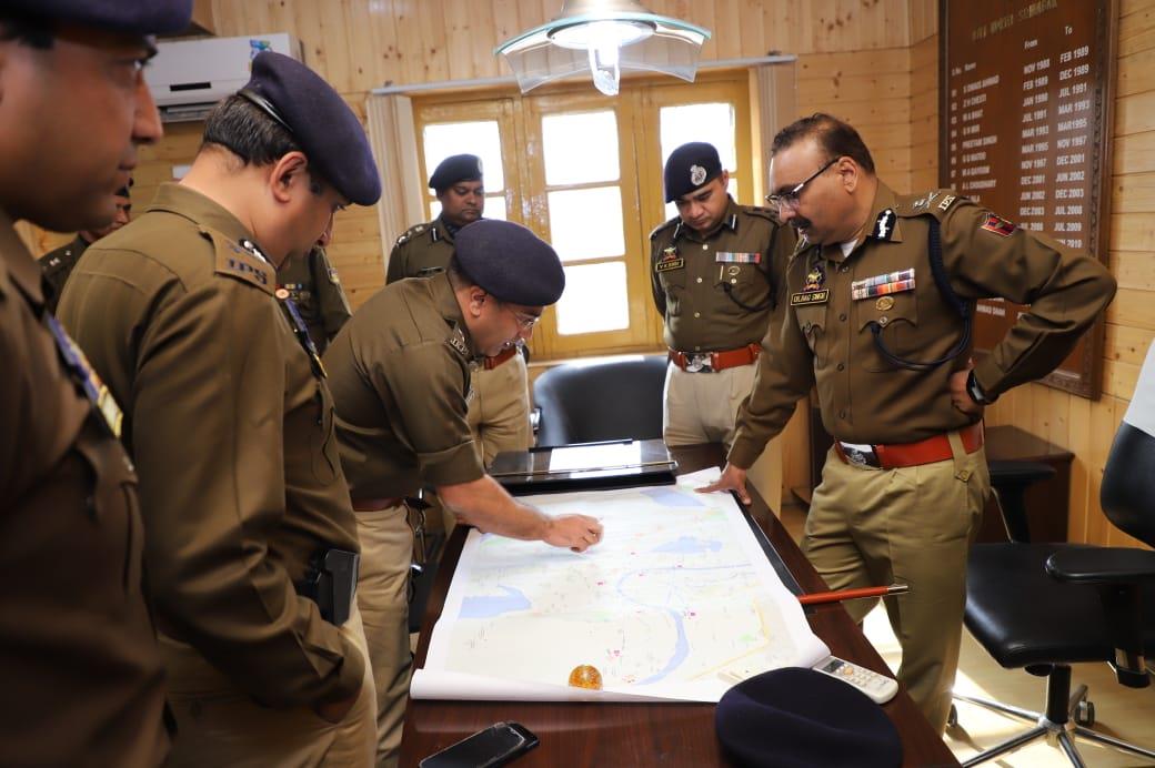 DGP visits Srinagar city, inspected Police Stations
