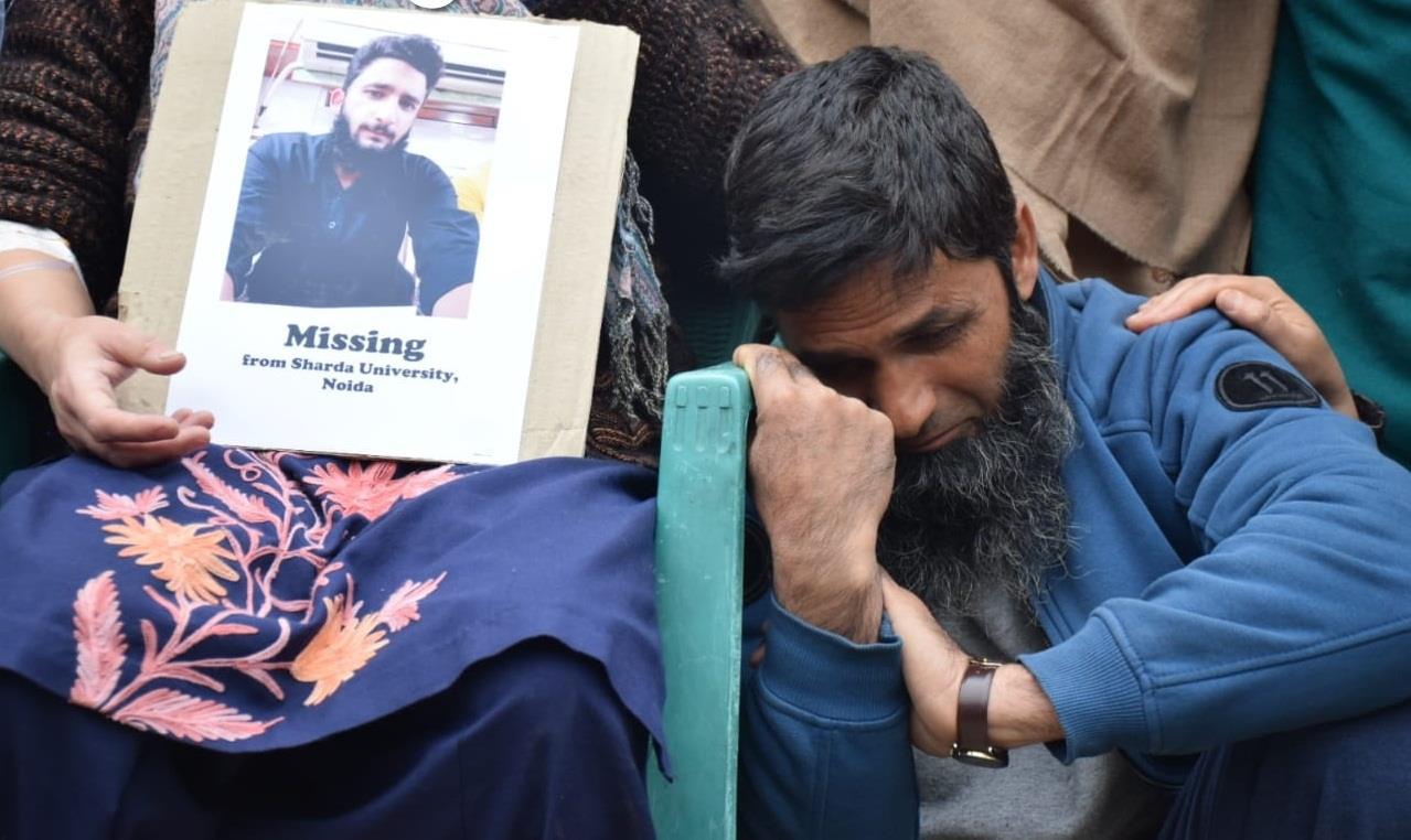 Khanyar missing boy’s family stages protest