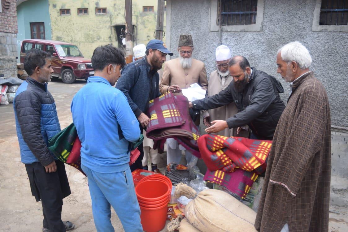 Mirwaiz expresses anguish over loss of property in fire incident at Budgam