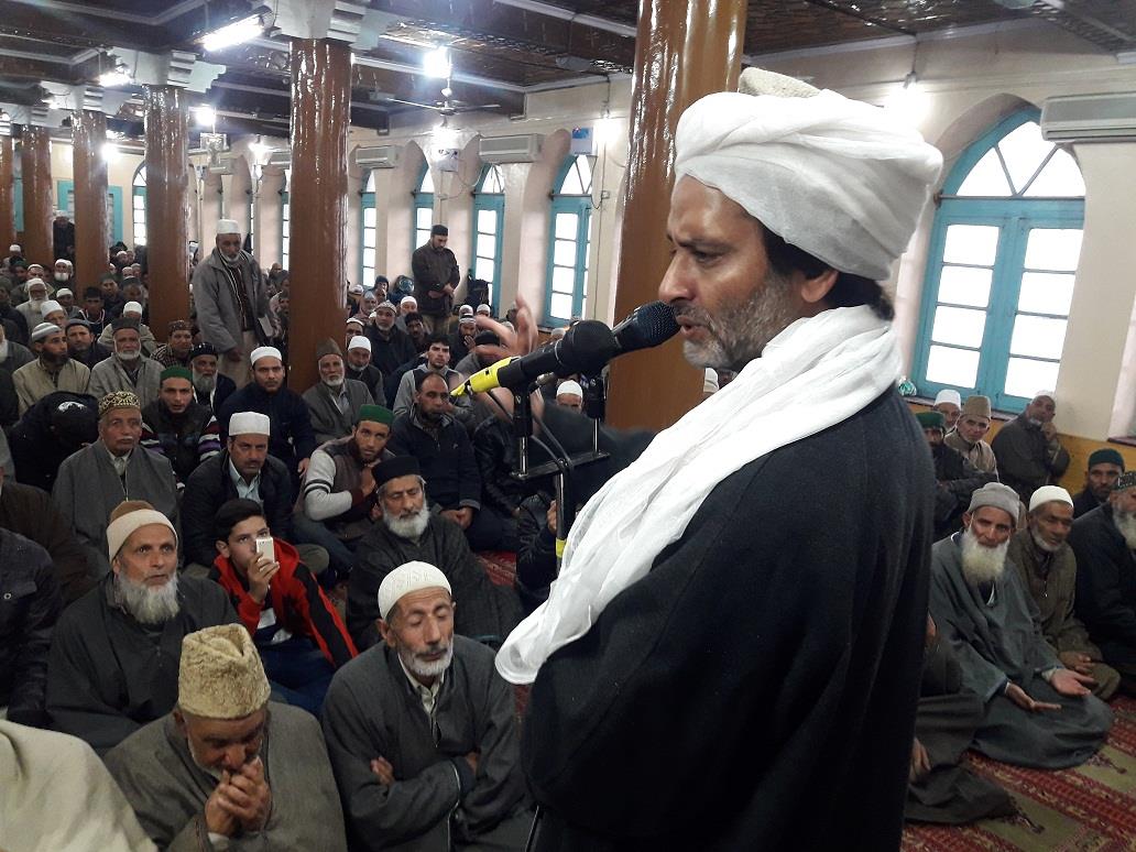 Malik addresses gathering at Dargah-i-Sultan ul Aarifeen Makhdoom Sahib