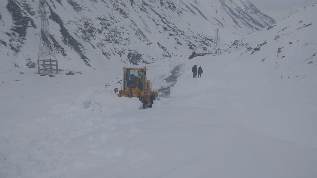 Two truck drivers stranded at Zojilla Pass rescued by BRO