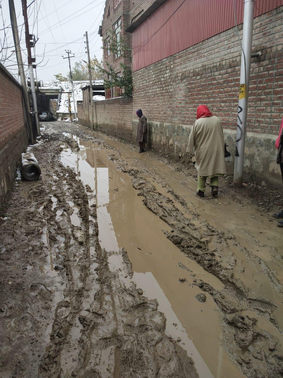 Halt in drainage work in Alnoor Colony, other adjacent areas irk locals