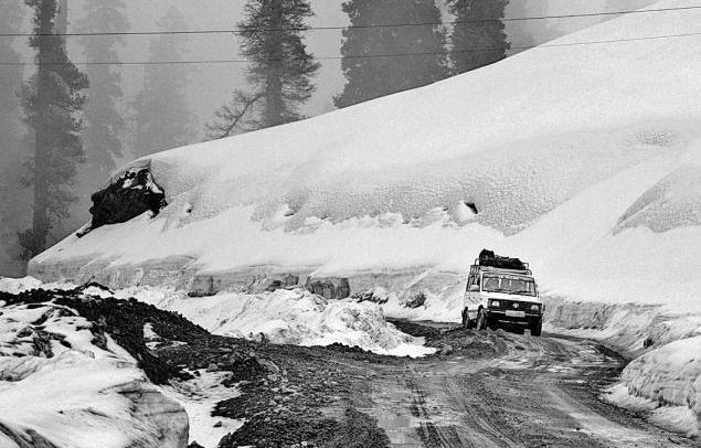 Bandipora-Gurez road reopened for traffic: DC Bandipora