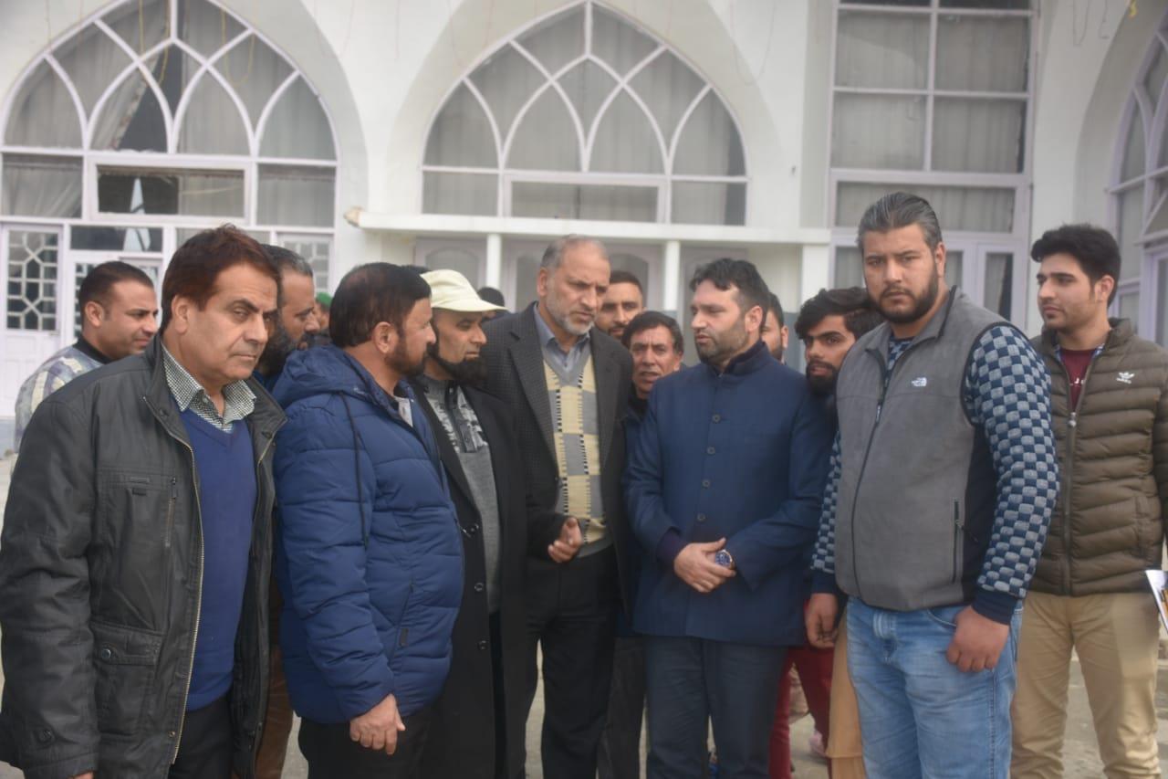 Dy Mayor visits Dargah Hazratbal shrine
