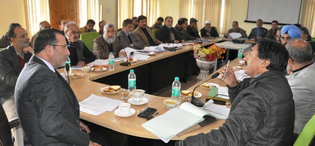 Complete new water supply projects in South Kashmir within 18 months: Secretary PHE