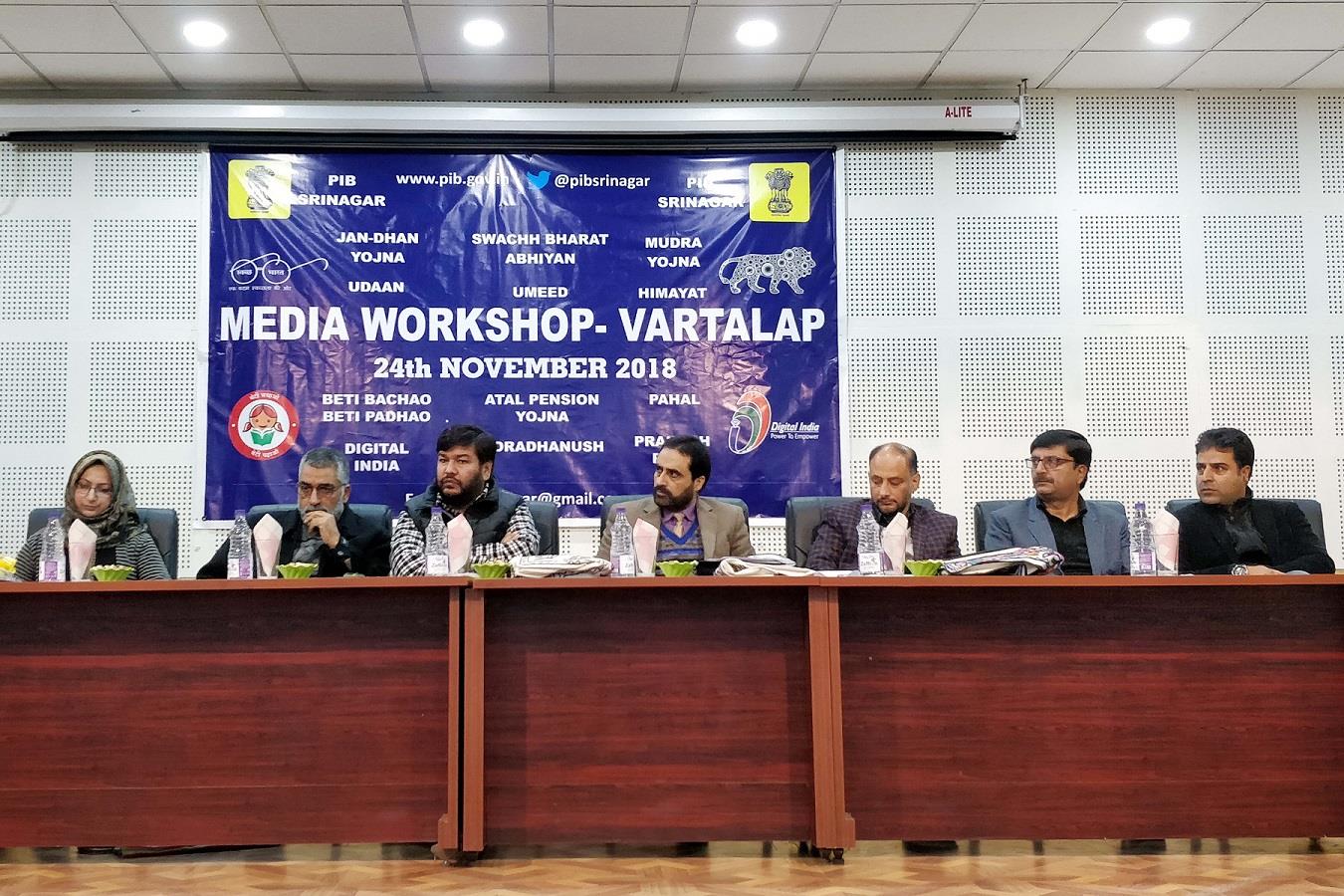 PIB organizes Workshop at Media Complex Srinagar