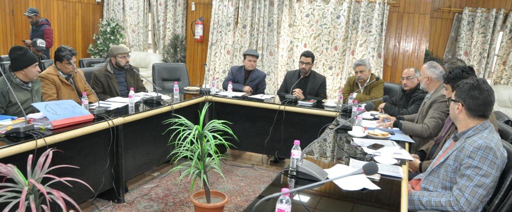 Recognize important role of dry fruit industry in Srinagar’s economic growth: DC