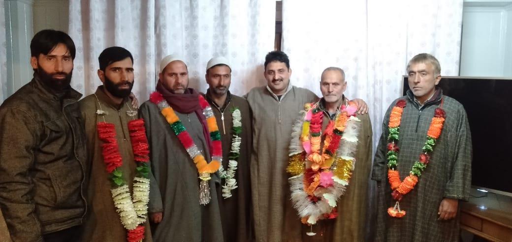 Congress workers join Yasir Reshi