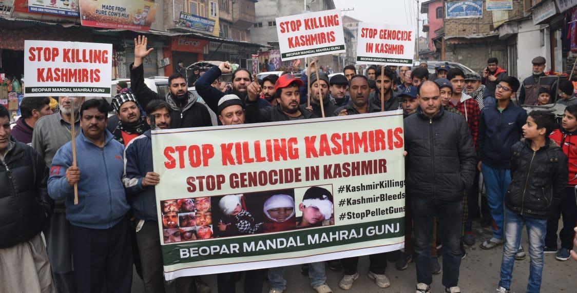 Heeding to JRL call, traders’ body rallies against Kashmir human rights violations