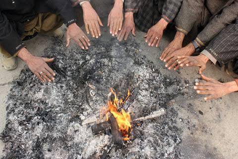 Kashmir, Ladakh areas shiver at Sub zero temperatures, Cold wave to continue till Friday