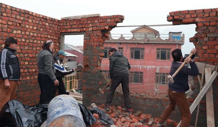 Enforcement wing of LAWDA launches demolition in City areas