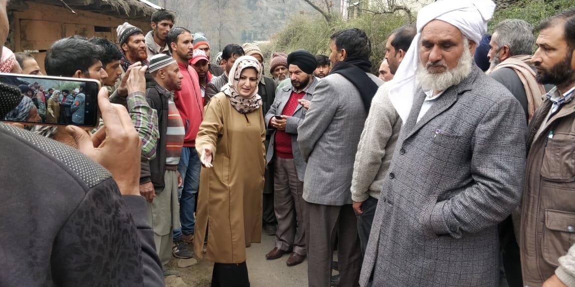 Ex-MLC Shahnaz Ganai thanks Guv, Advisor (K) for airlifting injured from Poonch to Jammu
