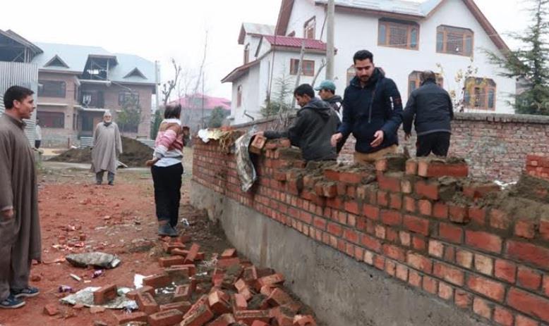 LAWDA demolishes illegal structures in Srinagar areas