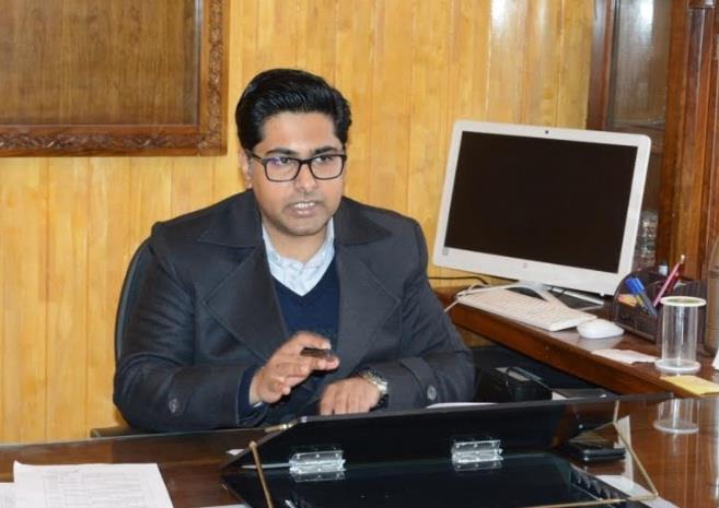 DC Shopian urges people to register for PMJAY