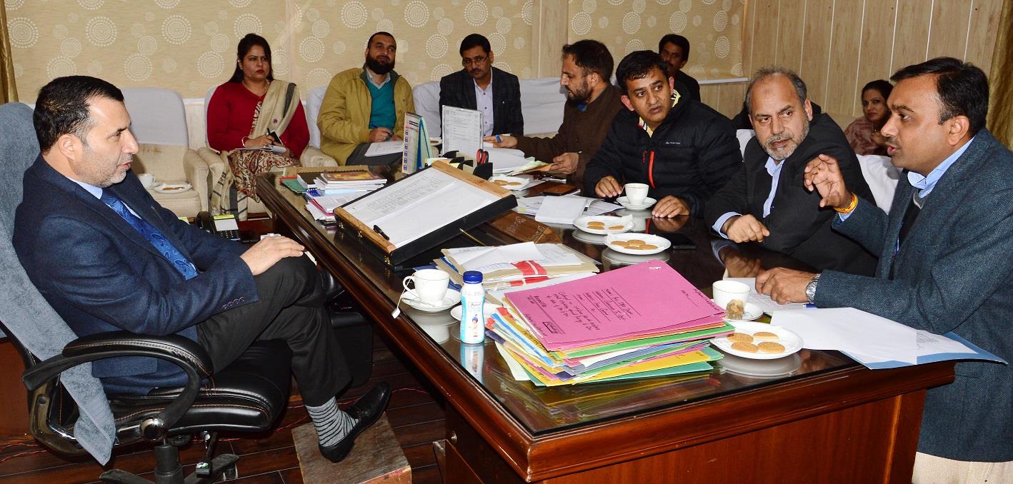 Farooq Shah seeks all basic facilities for migrants
