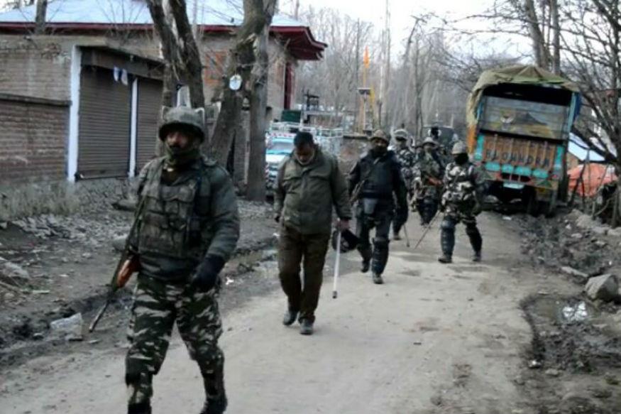 3 militants killed, 2 army men injured in Pulwama gunfight