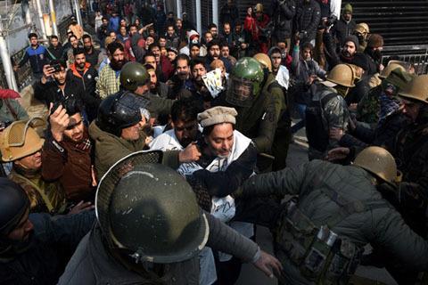 JKLF’s march to Badami Bagh foiled, Malik detained