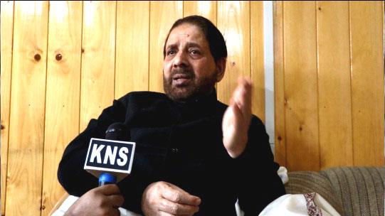 Hakeem Yaseen asks Panchs, Sarpanchs to serve people up to their expectations
