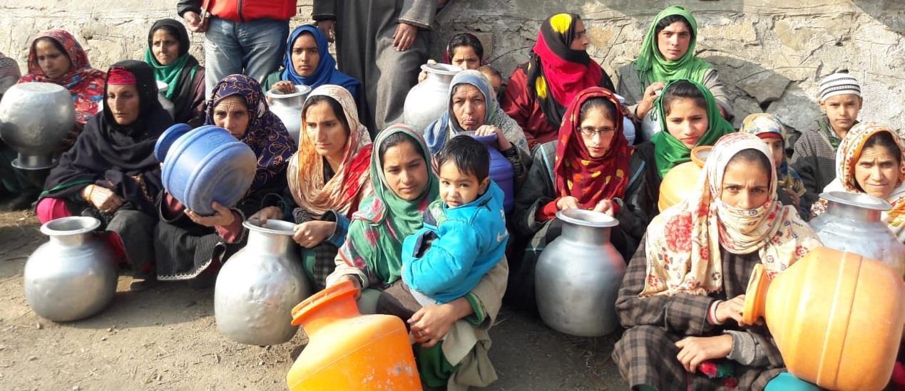 In 21st century, Khiram Kasnard villagers walk 3 kilometers to fetch water to quench thirsty