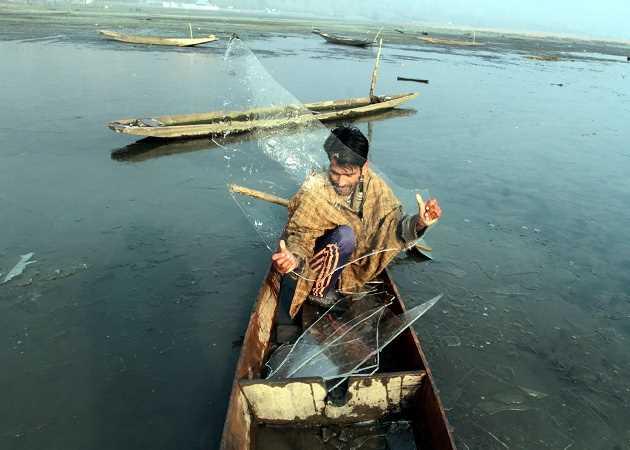 Srinagar shivers at minus 7.6 degree Celsius after 28 years