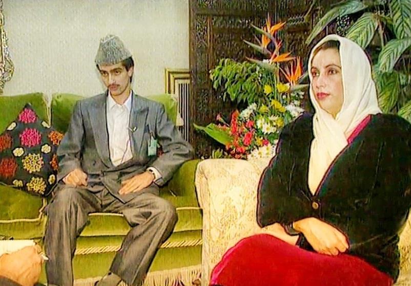 Mirwaiz remembers Benazir Bhutto on her anniversary