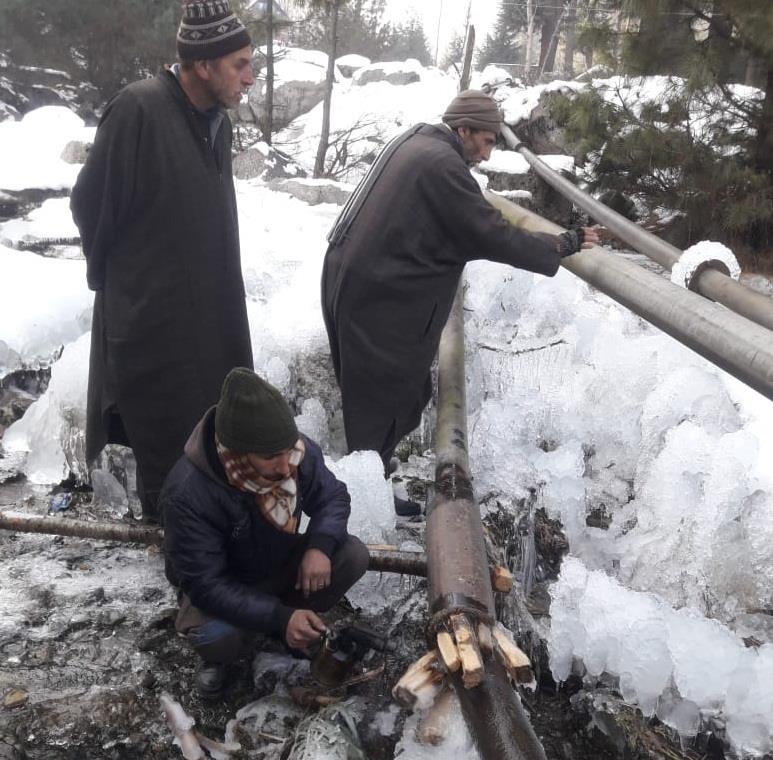Volunteers reappear damaged water pipes in Langate after PHE employees turn a deaf ear