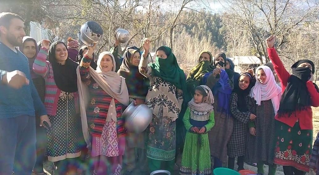 Sadhpora Karnah residents protest against PHE