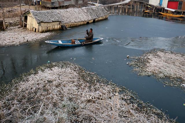 Intensifying cold continues in Kashmir, Srinagar shivers at minus 7.2 degree Celsius
