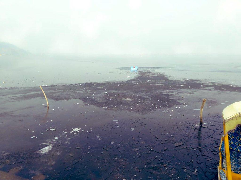 DC Srinagar issues advisory over public movement on Frozen Dal Lake