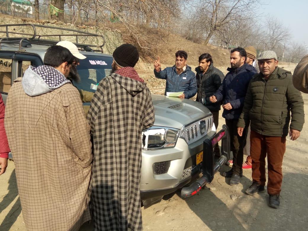 ARTO Kupwara conducts checking, recovers Rs 15300 fine