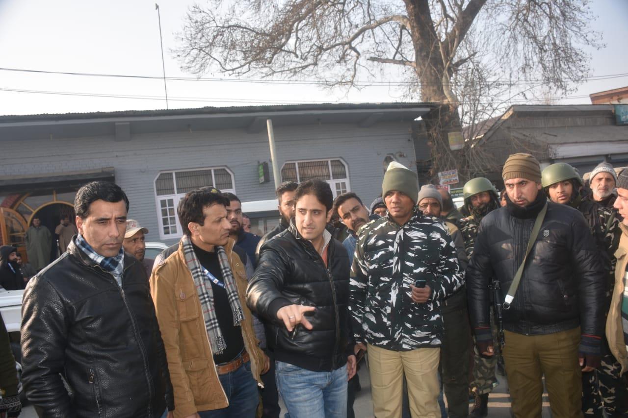 Mayor Srinagar tours city areas, meets public delegations